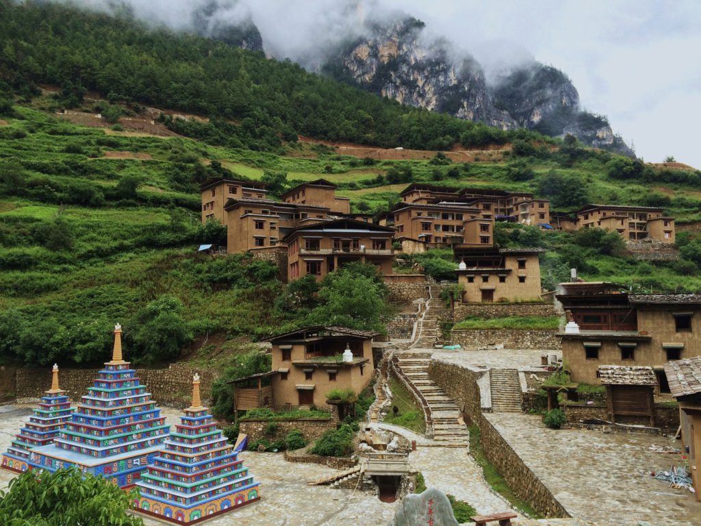 Au sud des nuages Balagezong Bala village