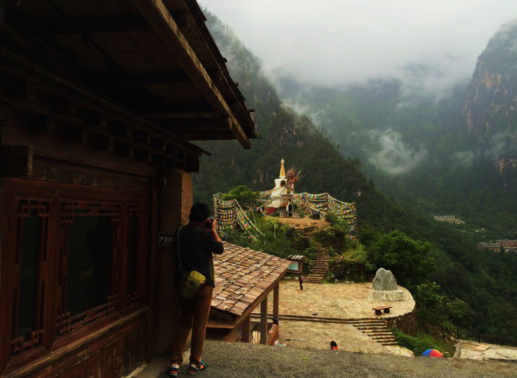 Au sud des nuages Balagezong la Stupa