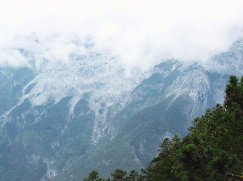 Au sud des nuages Jade snow mountain brume