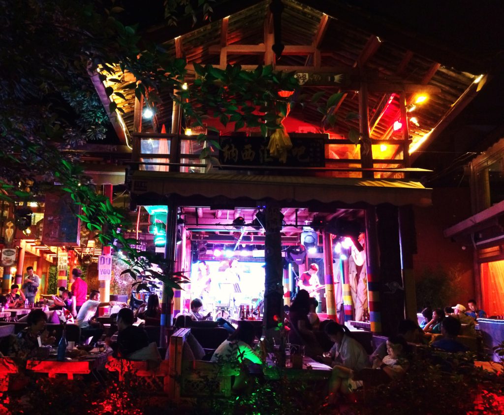 Au sud des nuages Lijiang un café de nuit