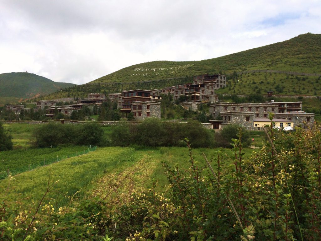 Au sud des nuages Shangri La Dongtsam Retreat vue du monastère