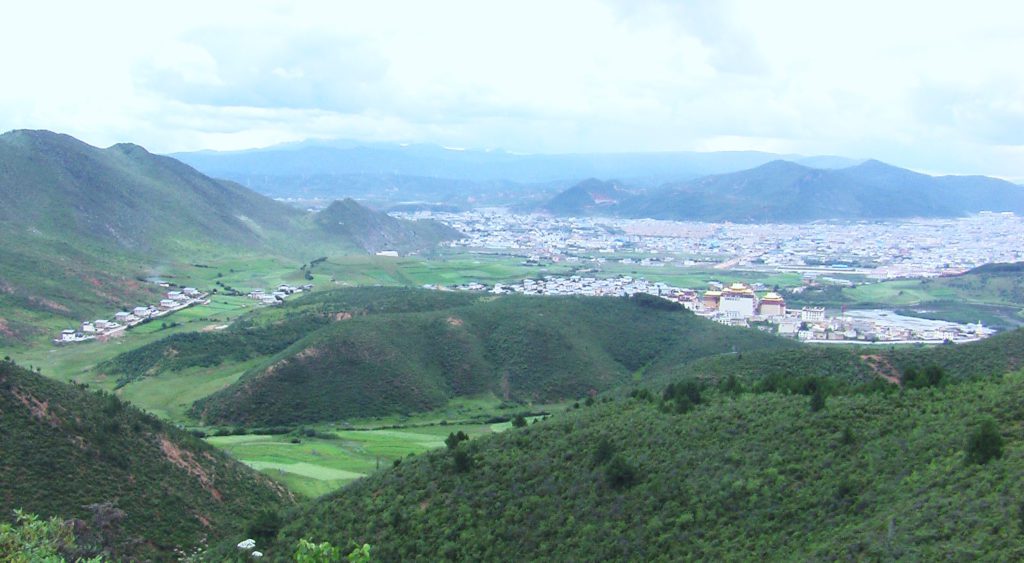 Au sud des nuages Shangri La vue sur le monastère, la ville 1