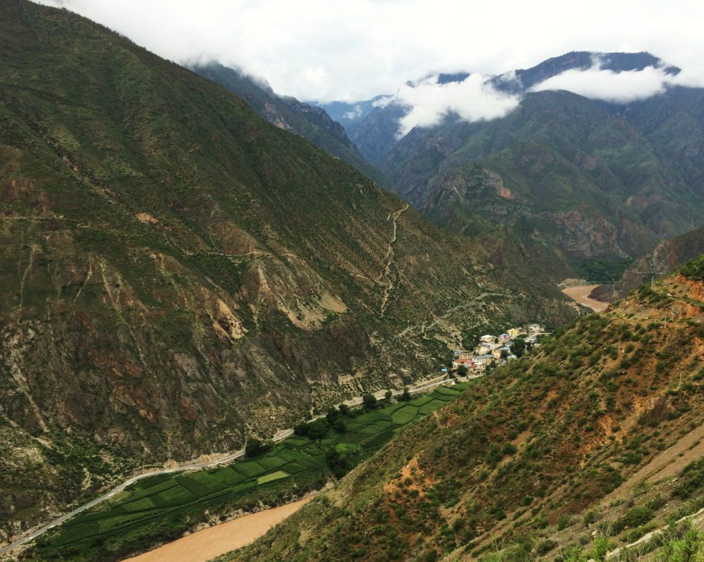 Au sud des nuages sur la route Shangri La Balazedong 2